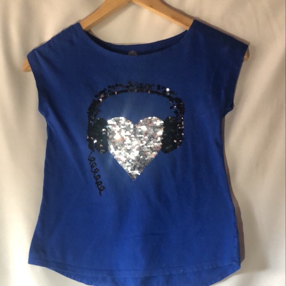 Blue shirt with reversible sequins 💙